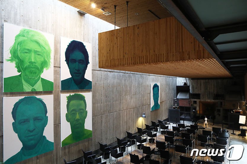 본문 이미지 - 빈티지 오디오와 클래식으로 쌓아 올린 거대한 성채 '파주 황인용 뮤직스페이스 카메라타'.(경기관광공사 제공)