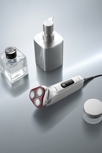 본문 이미지 - 필립스 'SkinLED 쉐이버'(필립스코리아 제공) 