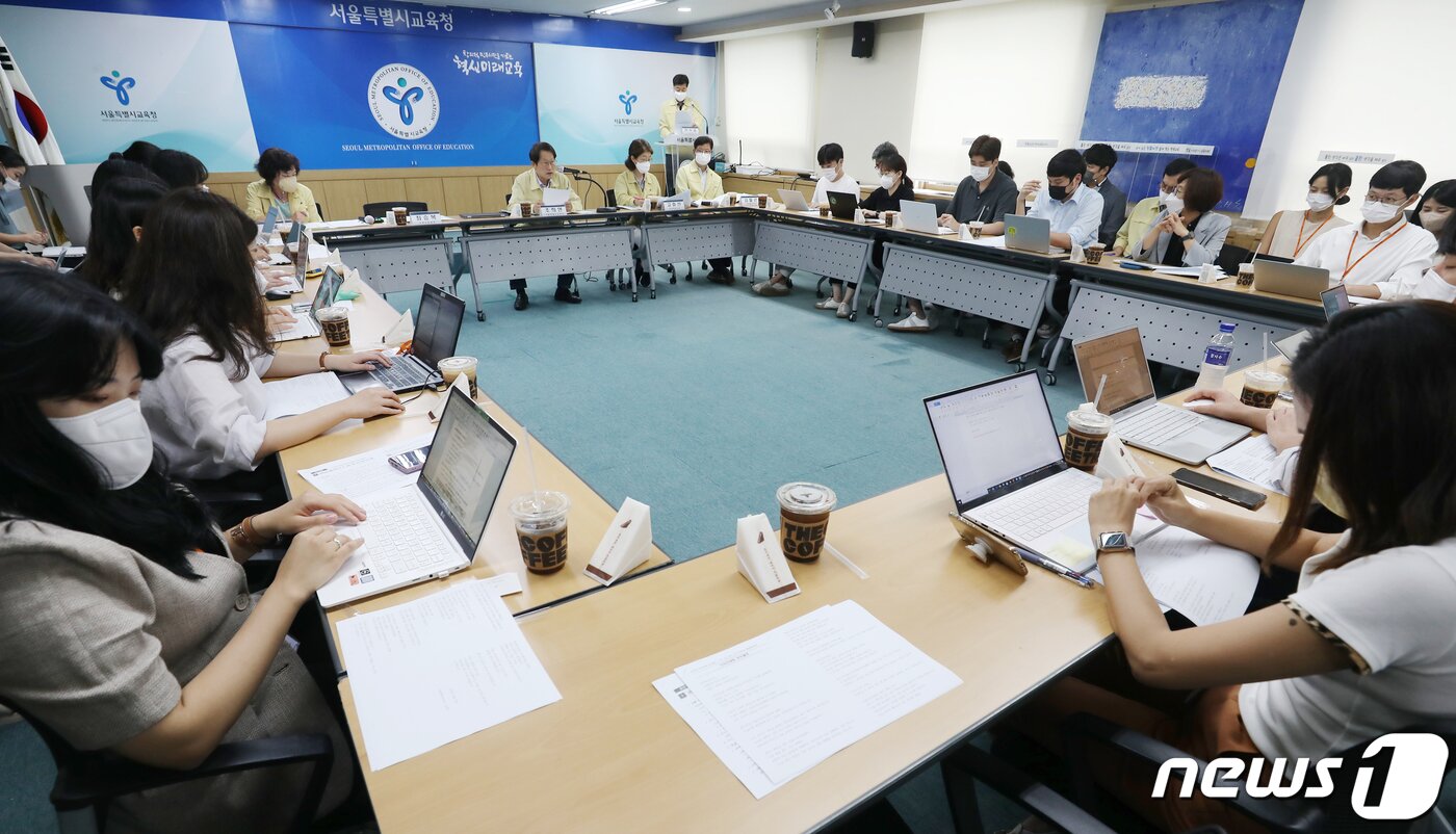 본문 이미지 - 조희연 서울시교육감이 23일 오전 서울 종로구 서울시교육청에서 열린 '코로나19 대응 신학기 학사·방역 관련 기자 간담회'에서 모두 발언을 하고 있다. 2022.8.23/뉴스1 ⓒ News1 민경석 기자