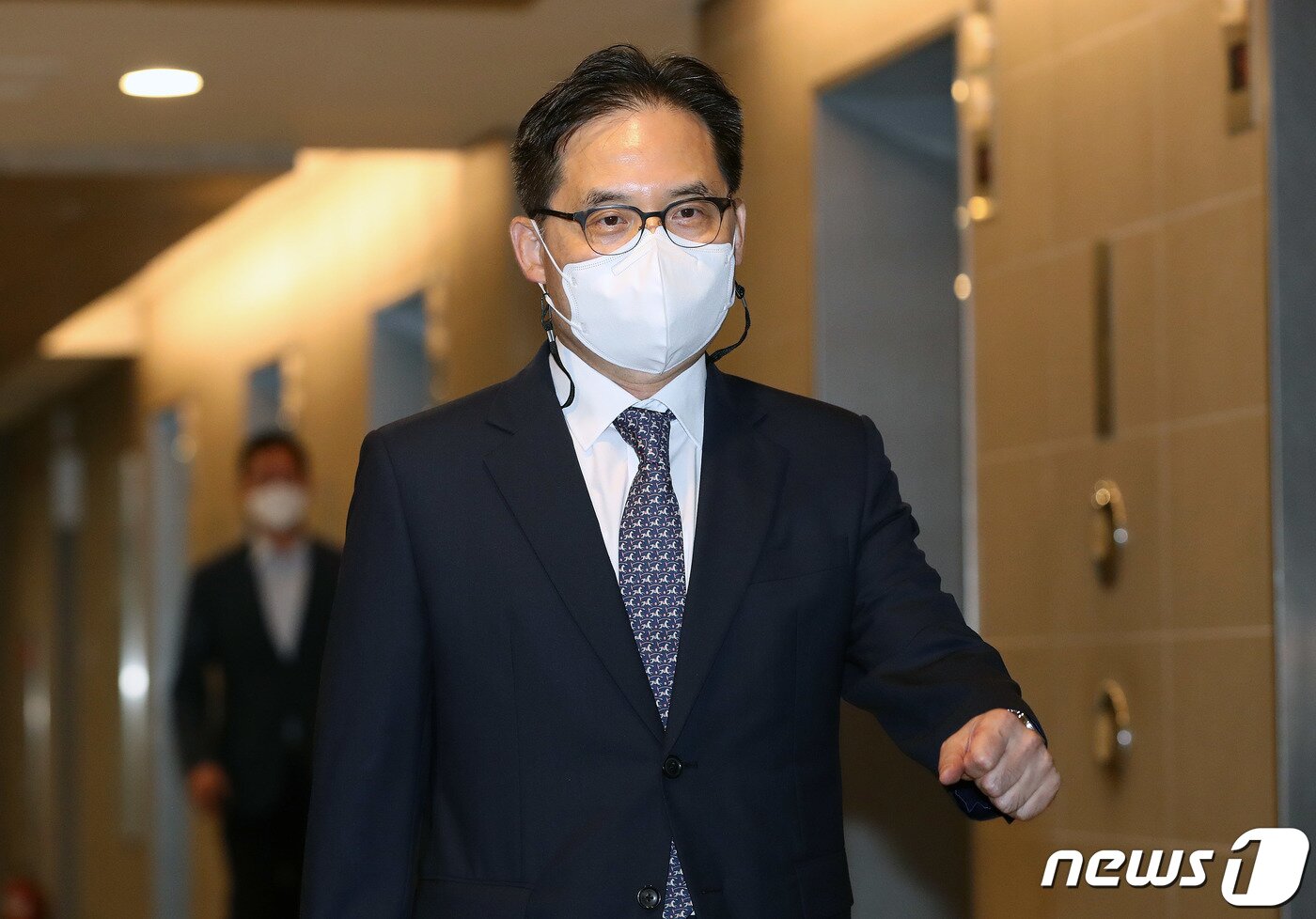 본문 이미지 - 한기정 공정거래위원장 후보자가 23일 오전 서울 중구 공정거래조정원에 마련된 인사청문회 준비 사무실로 출근하고 있다. 2022.8.23/뉴스1 ⓒ News1 박세연 기자