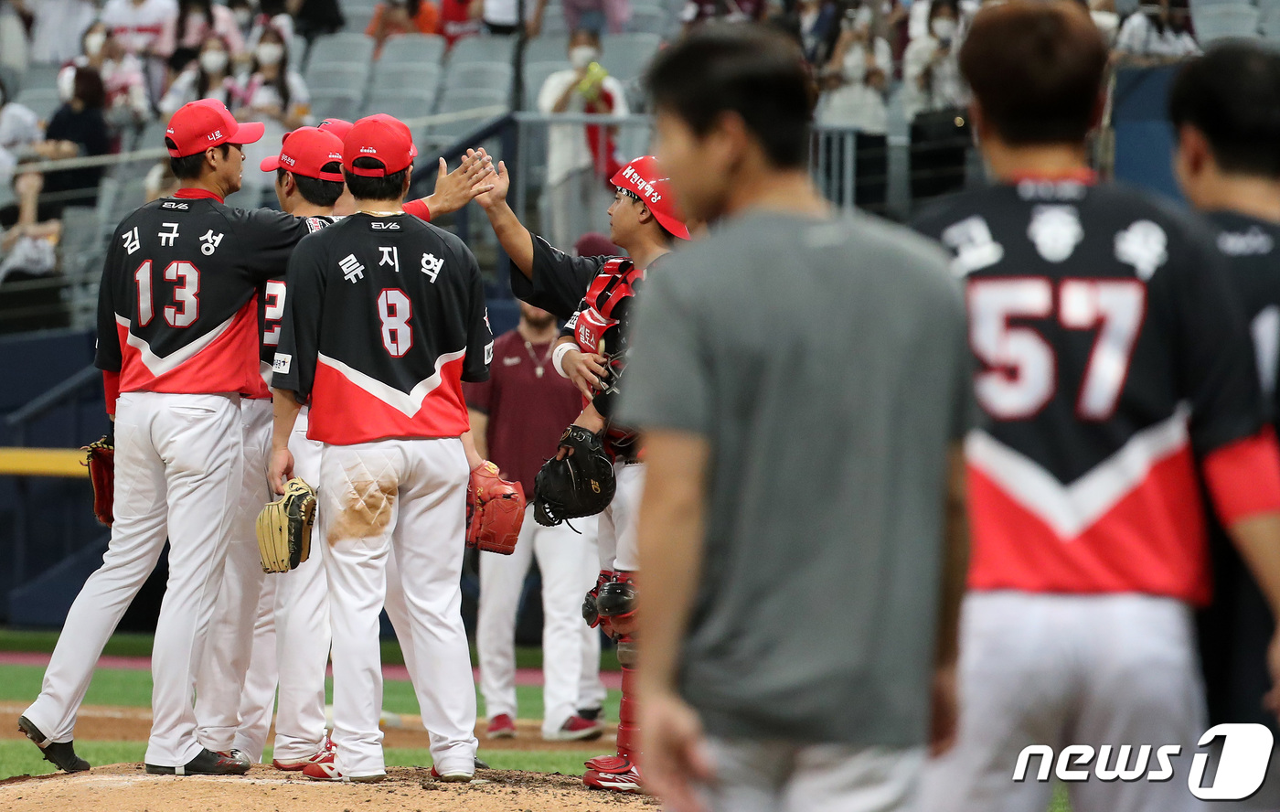 (서울=뉴스1) 이동해 기자 = 23일 오후 고척스카이돔에서 열린 프로야구 '2022 신한은행 SOL KBO리그' KIA 타이거즈와 키움 히어로즈의 경기에서 12대3으로 승리를 거 …