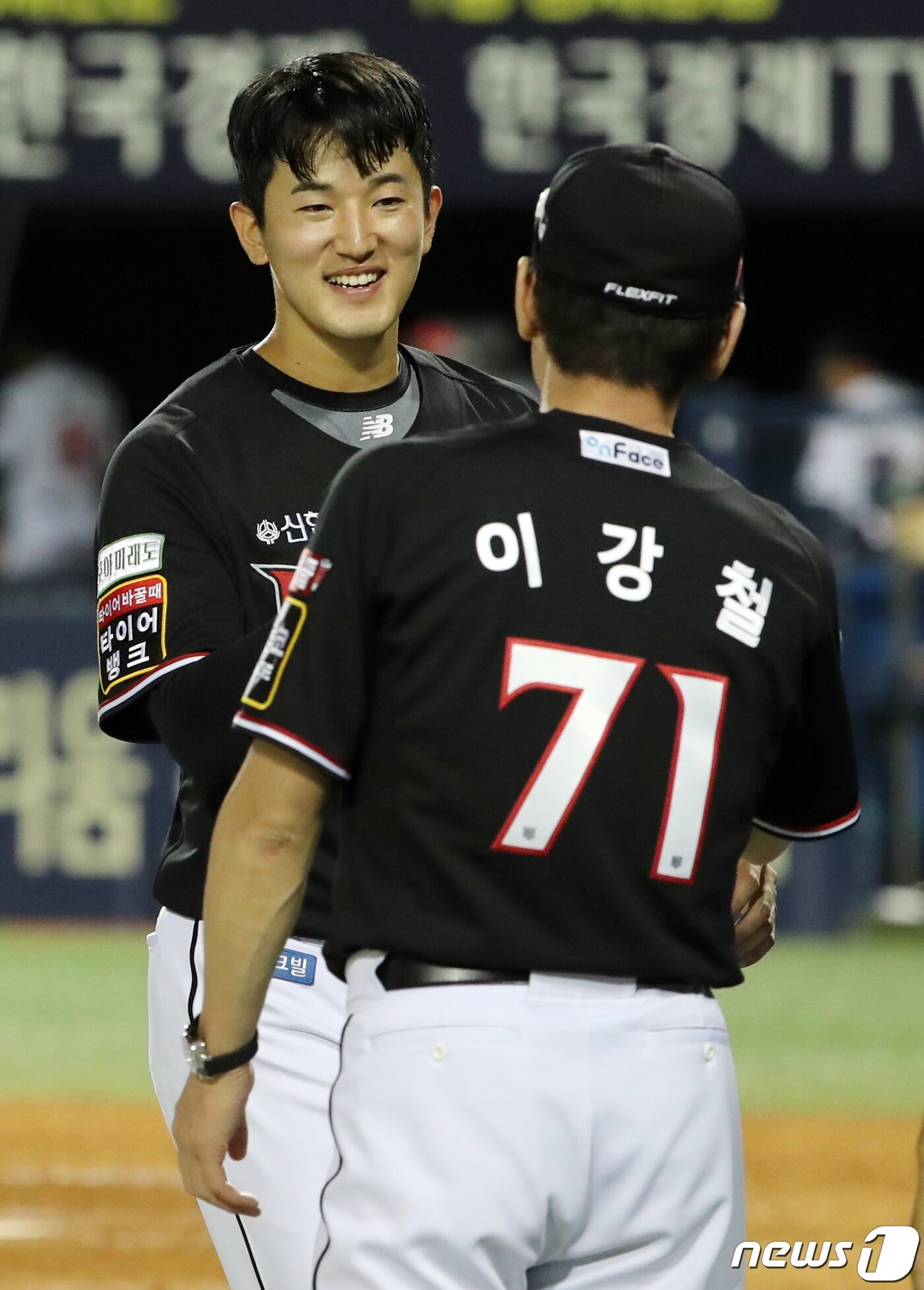 본문 이미지 - KT 고영표와 이강철 감독. /뉴스1 DB ⓒ News1 김진환 기자