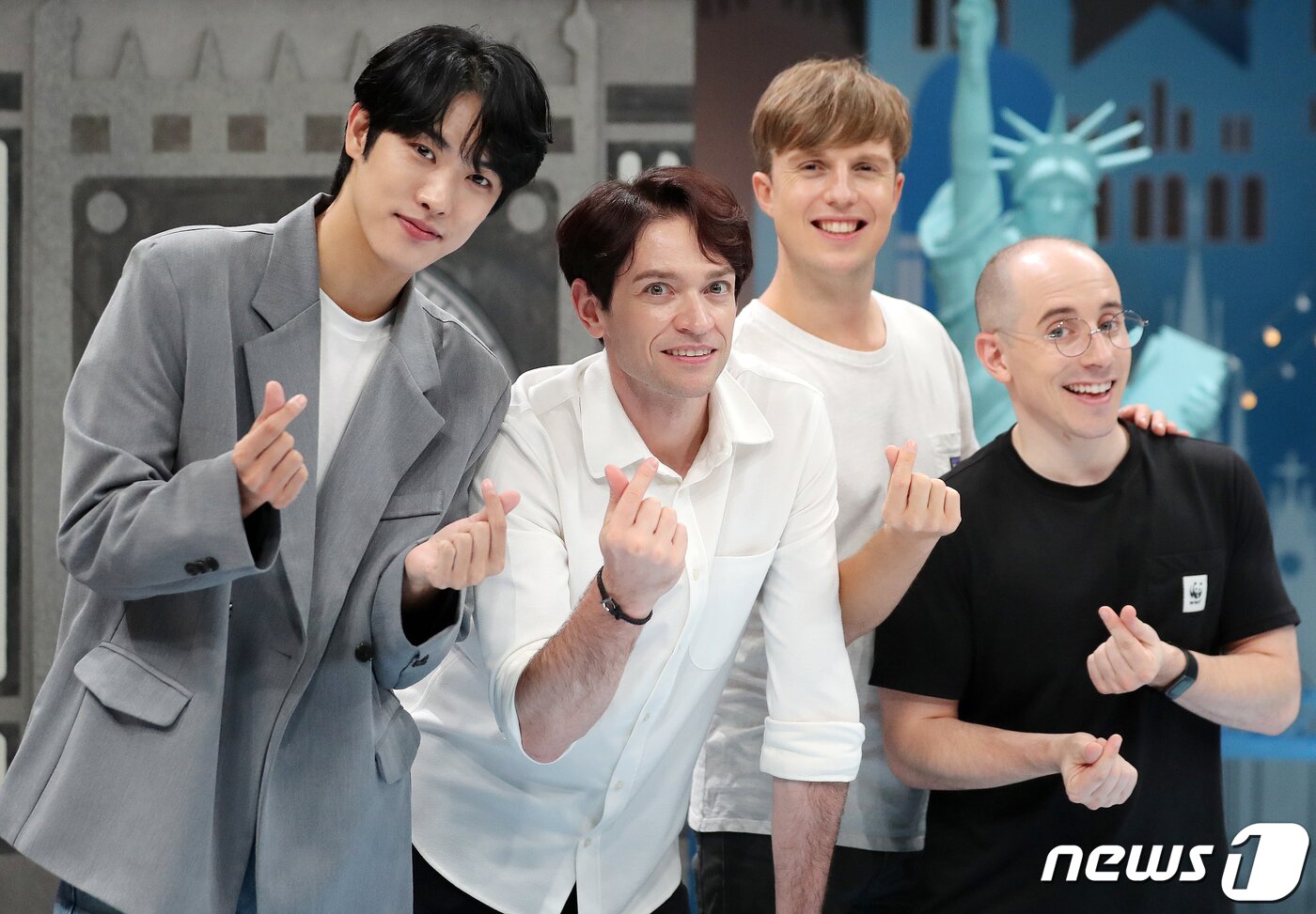 본문 이미지 - JTBC 예능 &#39;톡파원 25시&#39;에 출연 중인 방송인 타쿠야&#40;왼쪽부터&#41;, 다니엘 린데만, 타일러 라쉬, 줄리안 ⓒ News1 김진환 기자