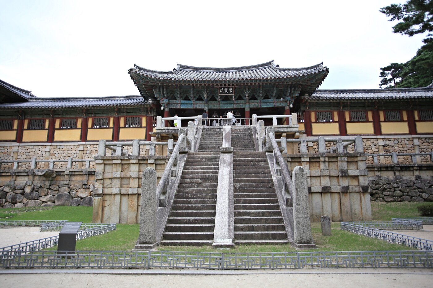 본문 이미지 - 수학여행 단체 사진 인증 명소인 청운교 및 백운교(한국관광공사 제공)