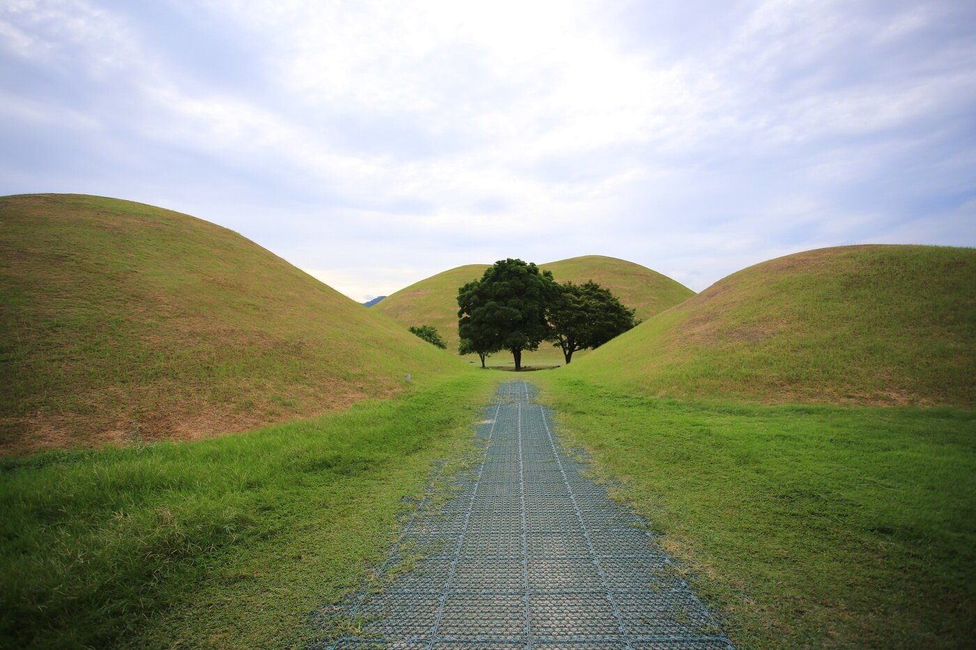 본문 이미지 - 대릉원 인기 포토존(한국관광공사 제공)
