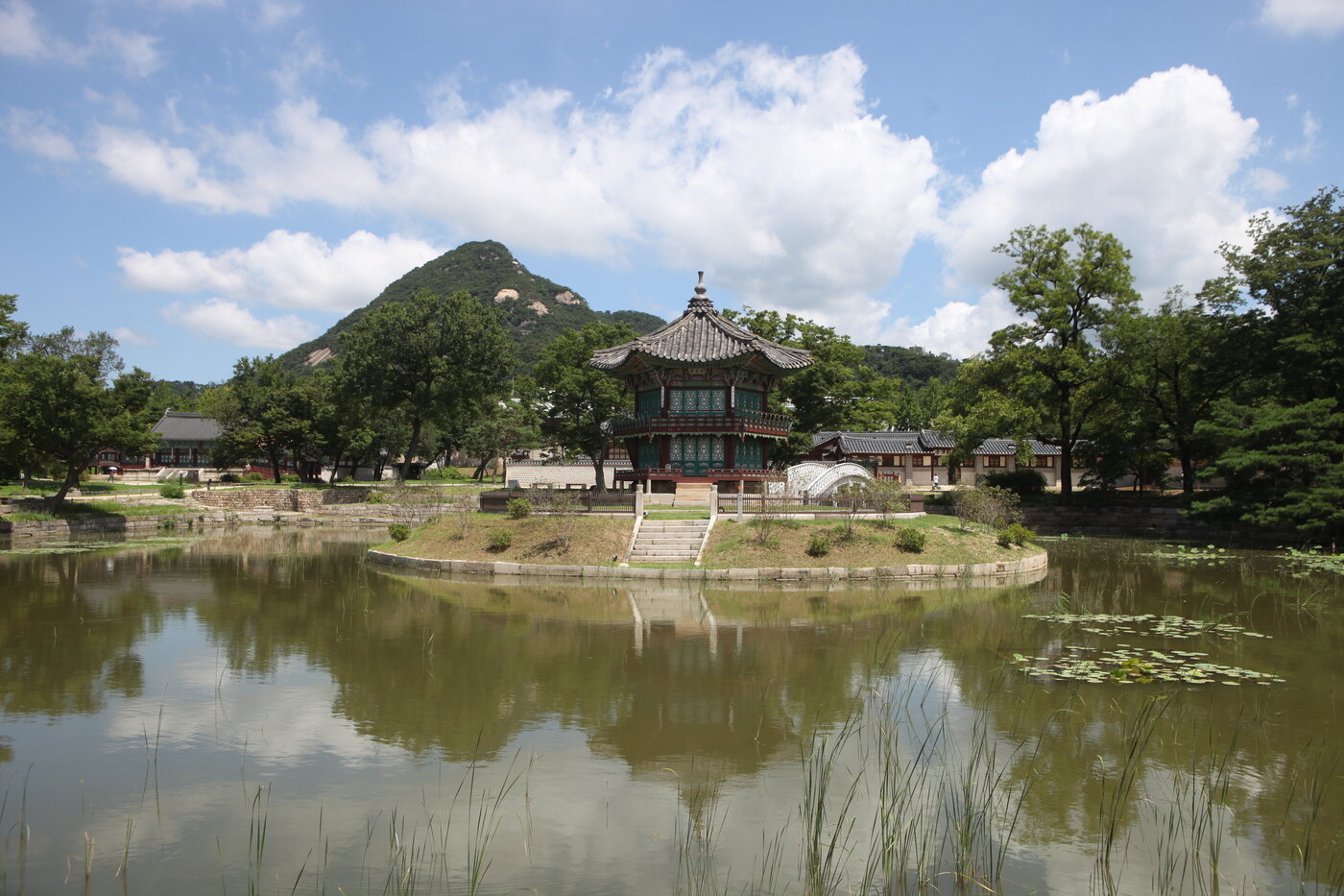 본문 이미지 - 향원정(한국관광공사 제공)