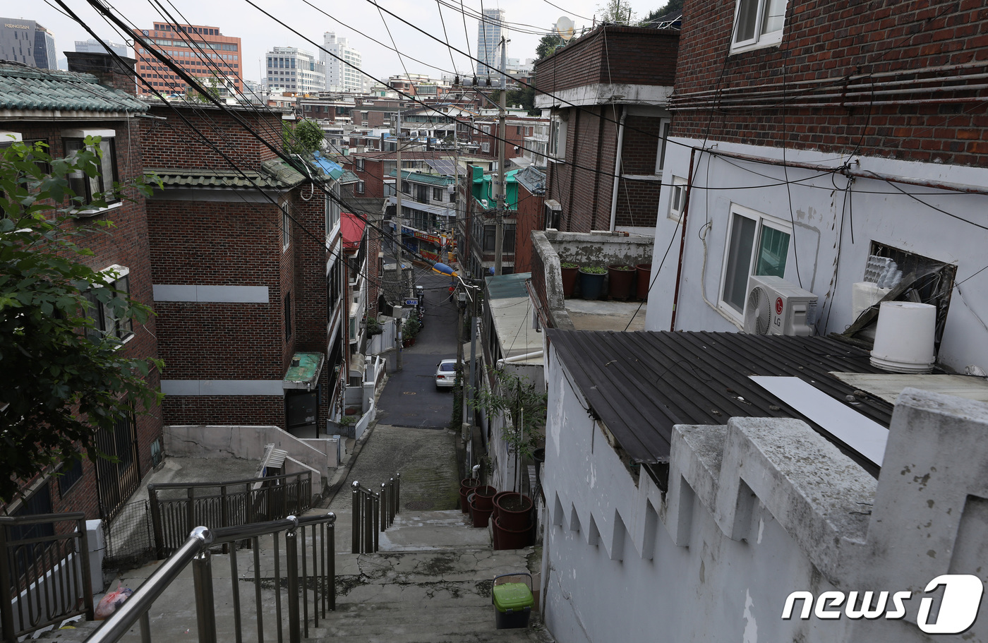 (서울=뉴스1) 이동해 기자 = 국토교통부와 서울특별시는 26일 공공재개발 신규 후보지 8곳을 선정해 발표했다.이번 신규 후보지는 지난해 국토부·서울시가 합동으로 시행한 공공재개발 …