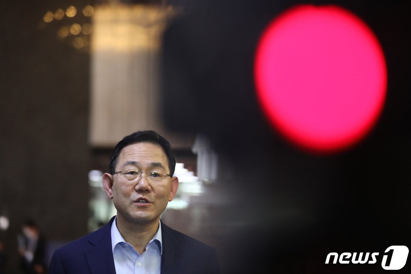 본문 이미지 - 주호영 국민의힘 비상대책위원장이 26일 국민의힘 국회의원 연찬회를 마치고 서울 여의도 국회로 들어서며 취재진 질문에 답하고 있다. (공동취재) 2022.8.26/뉴스1 ⓒ News1 유승관 기자