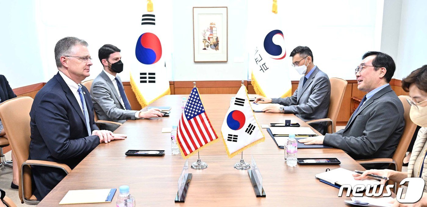 본문 이미지 - 이도훈 외교부 2차관, 대니얼 크리튼브링크 미국 국무부 동아시아·태평양 담당 차관보.(외교부 제공)