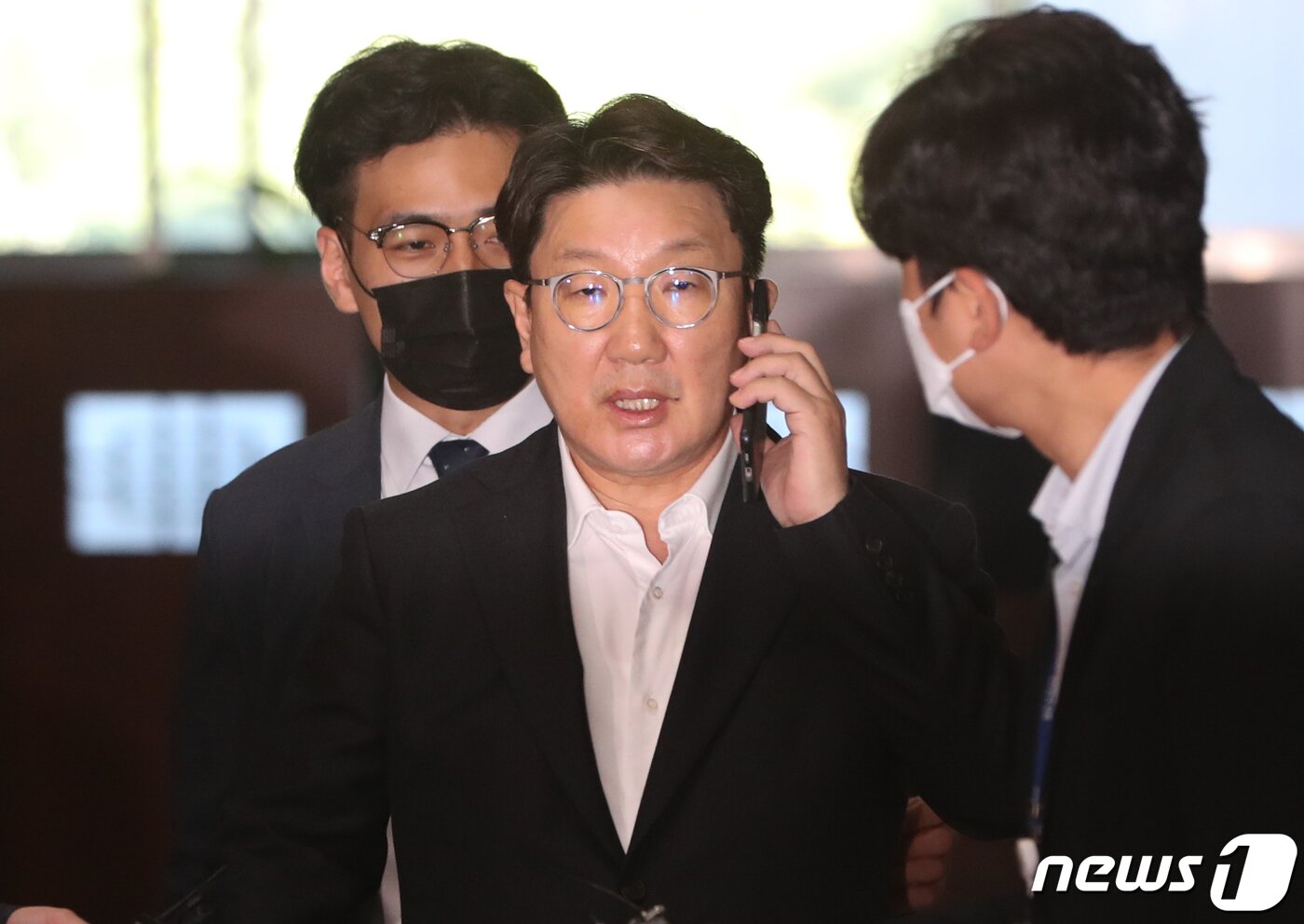 본문 이미지 - 권성동 국민의힘 원내대표가 27일 서울 여의도 국회에서 열린 비대위원 간담회에 참석하고 있다. 2022.8.27/뉴스1 ⓒ News1 허경 기자