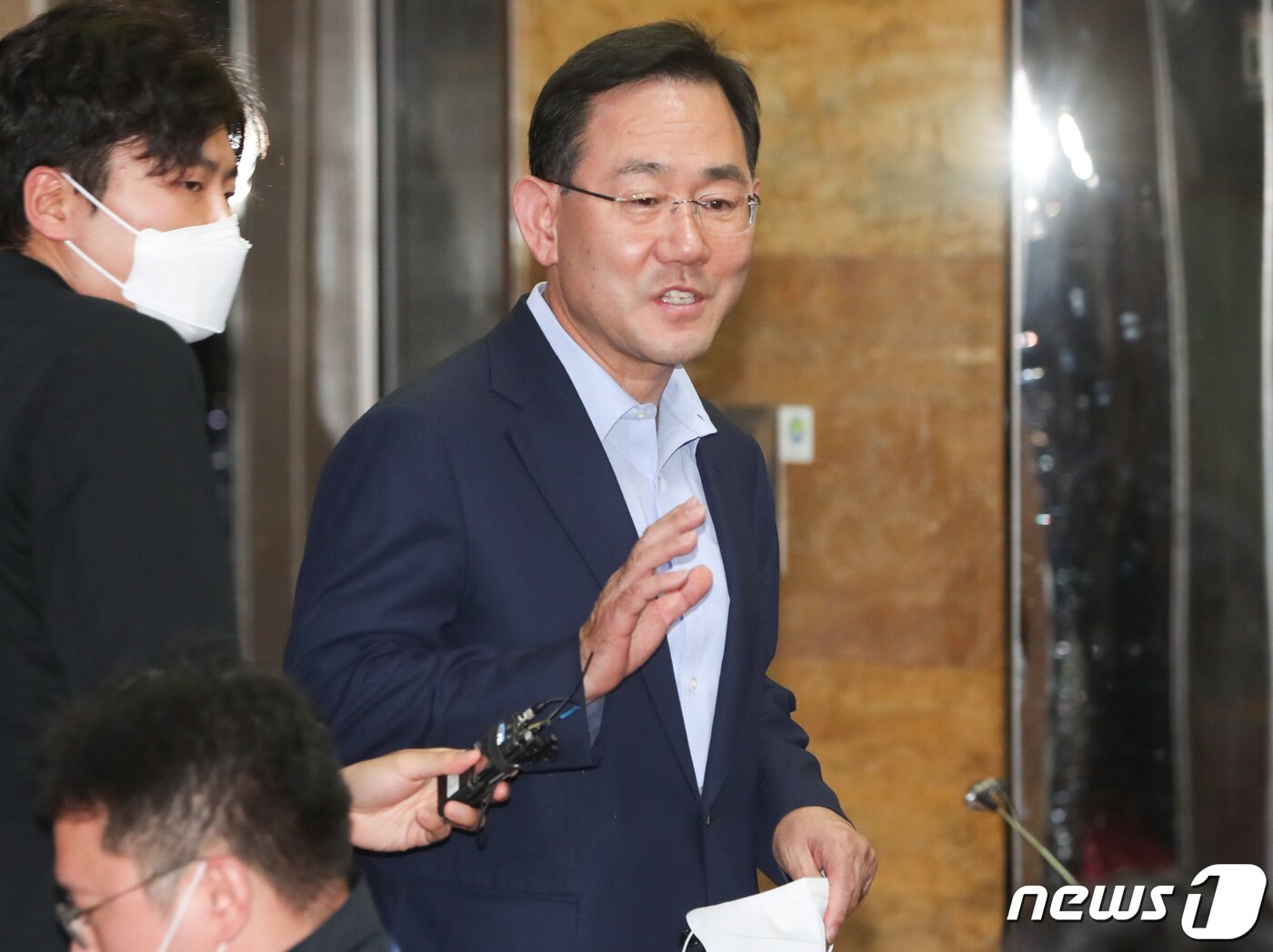 본문 이미지 - 주호영 국민의힘 비상대책위원장이 27일 서울 여의도 국회에서 열린 비대위원 간담회에 참석하고 있다. 2022.8.27/뉴스1 ⓒ News1 허경 기자