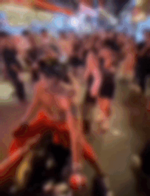 본문 이미지 - 27일 이태원에 나타난 강남 오토바이 남녀. (인스타그램 갈무리)