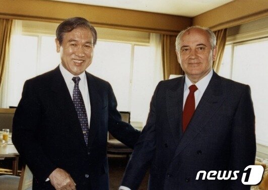 본문 이미지 - 노태우 대통령과 정상회담을 하고 있는 고르바초프 - 자료 사진 