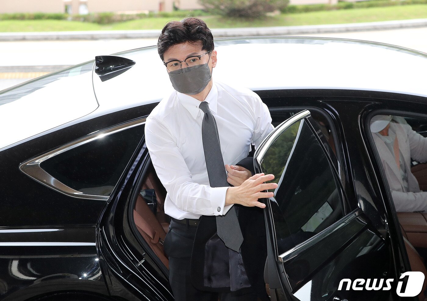 본문 이미지 - 한동훈 법무부 장관이 31일 오전 경기도 과천 법무부 청사로 출근하고 있다. 2022.8.31/뉴스1 ⓒ News1 박세연 기자
