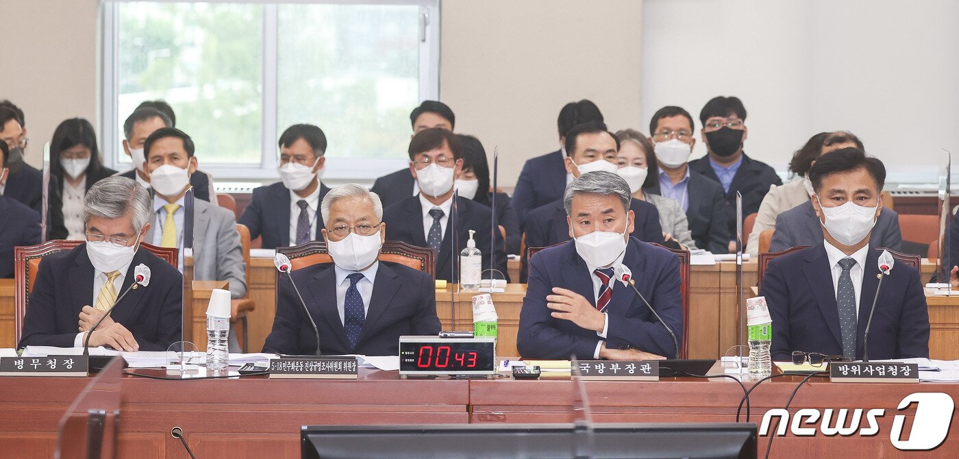 본문 이미지 - 이종섭 국방부 장관이 31일 서울 여의도 국회에서 열린 국방위원회 전체회의에서 의원 질의에 답변하고 있다. (공동취재) 2022.8.31/뉴스1 ⓒ News1 이재명 기자