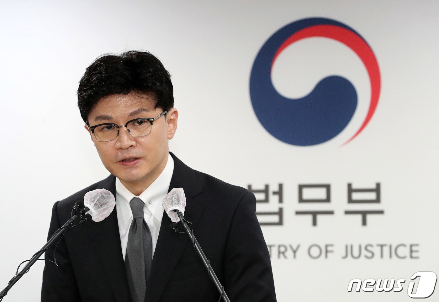 본문 이미지 - 한동훈 법무부 장관이 31일 오후 경기도 과천 법무부에서 론스타 국제투자분쟁(ISDS) 사건 판정 관련 정부 입장을 발표하고 있다. 2022.8.31/뉴스1 ⓒ News1 박세연 기자