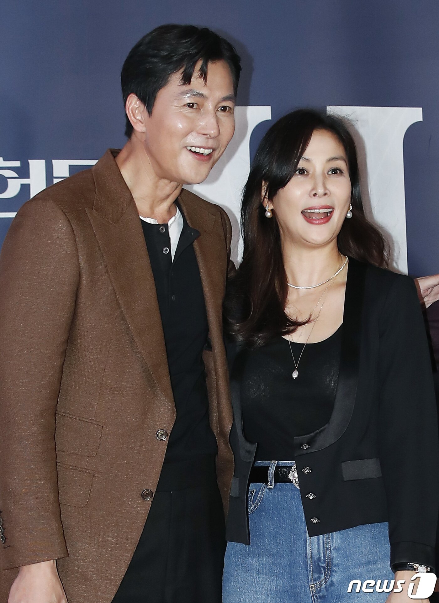 본문 이미지 - 배우 정우성과 고소영(오른쪽)이 2일 오후 서울 강남구 메가박스 코엑스점에서 열린 영화 '헌트(HUNT)' VIP 시사회에서 포즈를 취하고 있다. ⓒ News1 권현진 기자