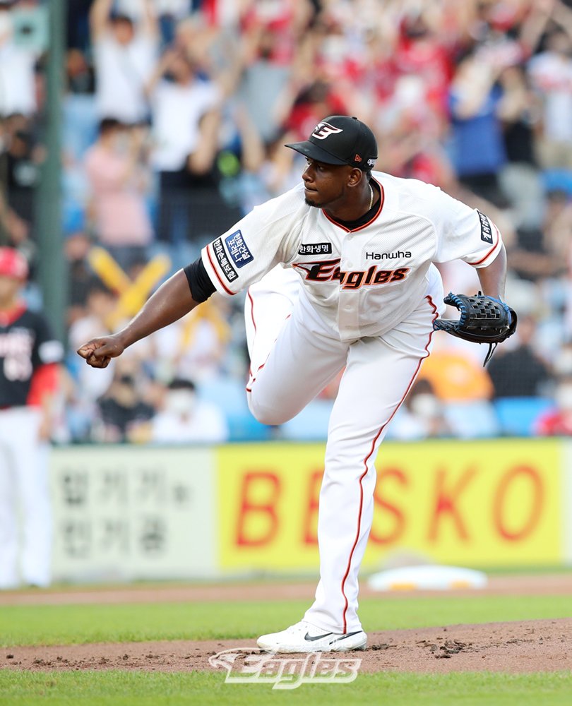 본문 이미지 - 한화 이글스 예프리 라미레즈가 2일 열린 KBO리그 대전 KIA 타이거즈전에서 역투하고 있다.(한화 이글스 제공) ⓒ 뉴스1