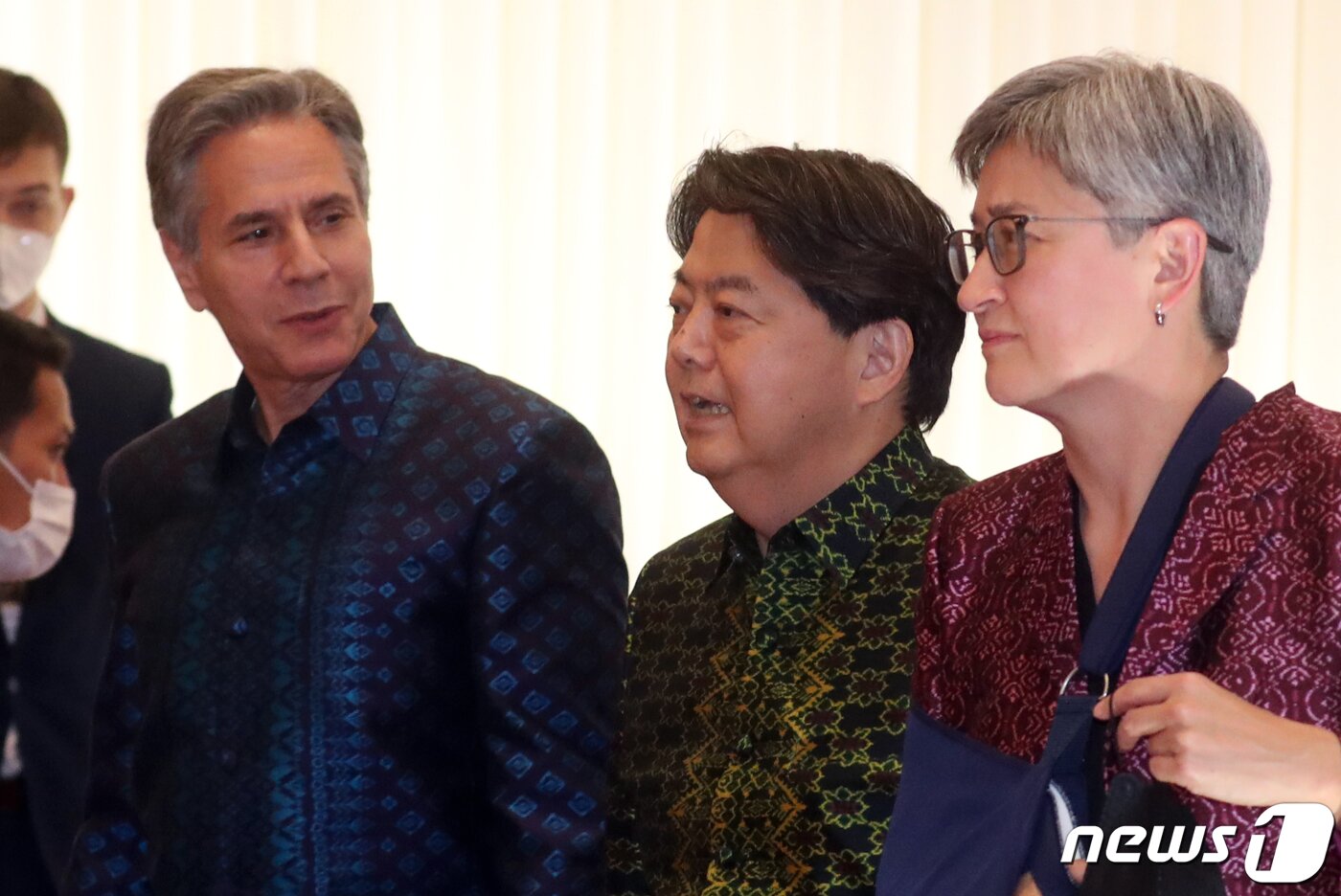 본문 이미지 - 토니 블링컨 미국 국무장관과 하야시 요시마사 일본 외무상(왼쪽부터) 4일 캄보디아 프놈펜 CICC에서 열린 아세안 관련 외교장관회의 환영 만찬에 참석하고 있다. 2022.8.5/뉴스1 ⓒ News1 김명섭 기자