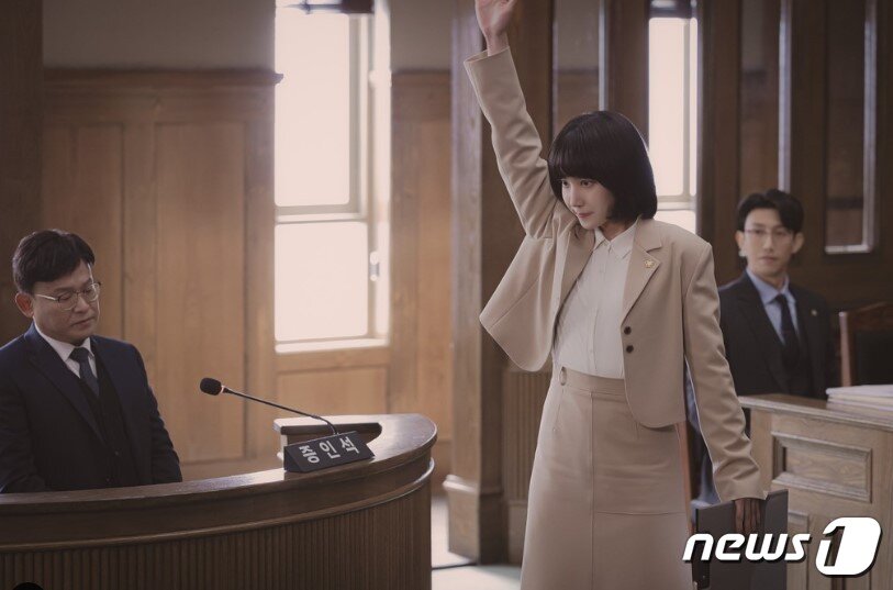 본문 이미지 - ENA 드라마 '이상한 변호사 우영우' 6화에서는 탈북민 재판을 다뤘다.(ENA 인스타그램 갈무리)ⓒ 뉴스1