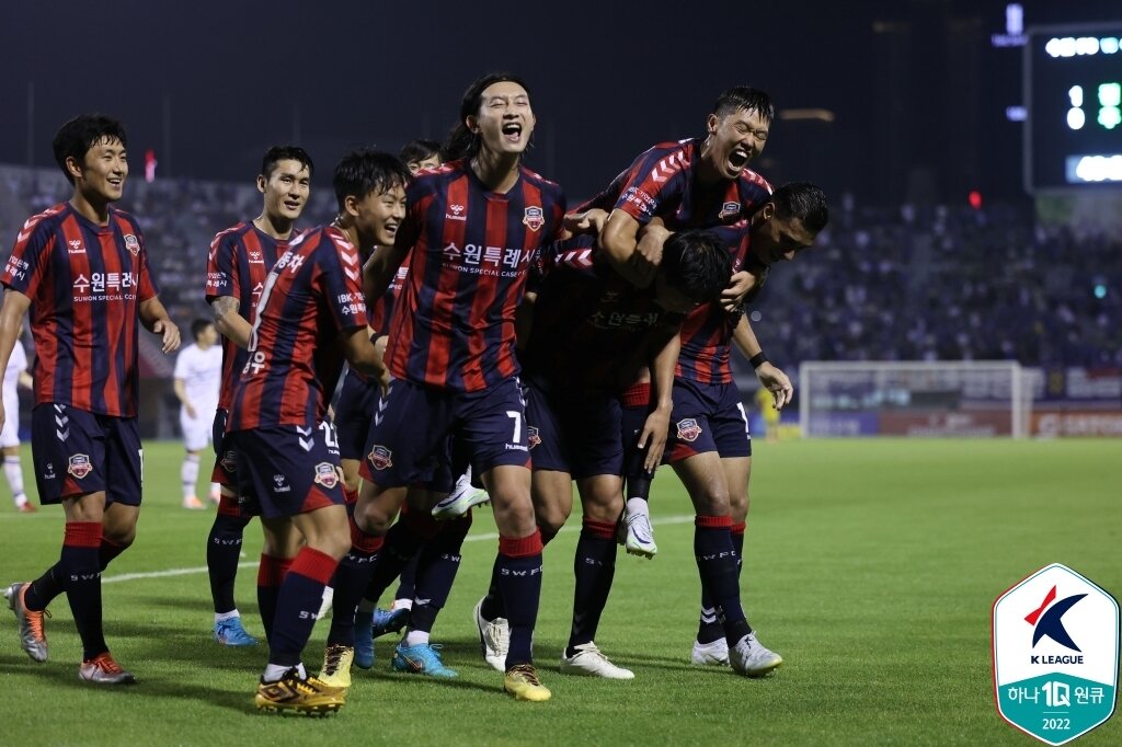 본문 이미지 - 수원FC가 수원 삼성을 4-2로 이겼다.(한국프로축구연맹 제공)ⓒ 뉴스1