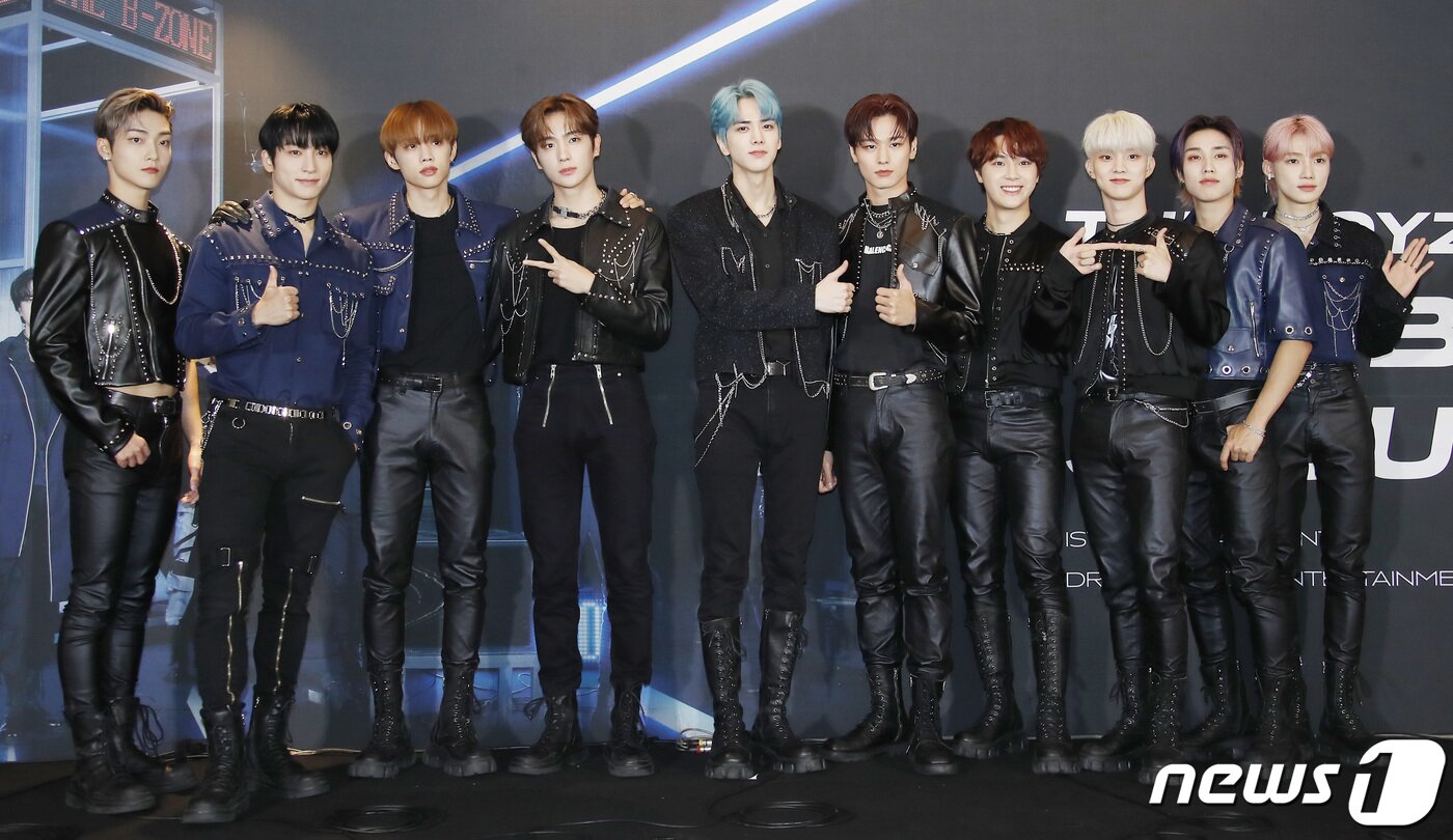본문 이미지 - 그룹 더보이즈 케빈(왼쪽부터)과 상연, 선우, 현재, 영훈, 주연, 주학년, 큐, 제이콥, 뉴가 7일 오후 서울 방이동 올림픽 체조경기장에서 가진 첫번째 월드 투어 '더비존(THE BOYZ WORLD TOUR : THE B-ZONE IN SEOUL ENCORE)' 기자간담회에서 포즈를 취하고 있다. 2022.8.7/뉴스1 ⓒ News1 권현진 기자
