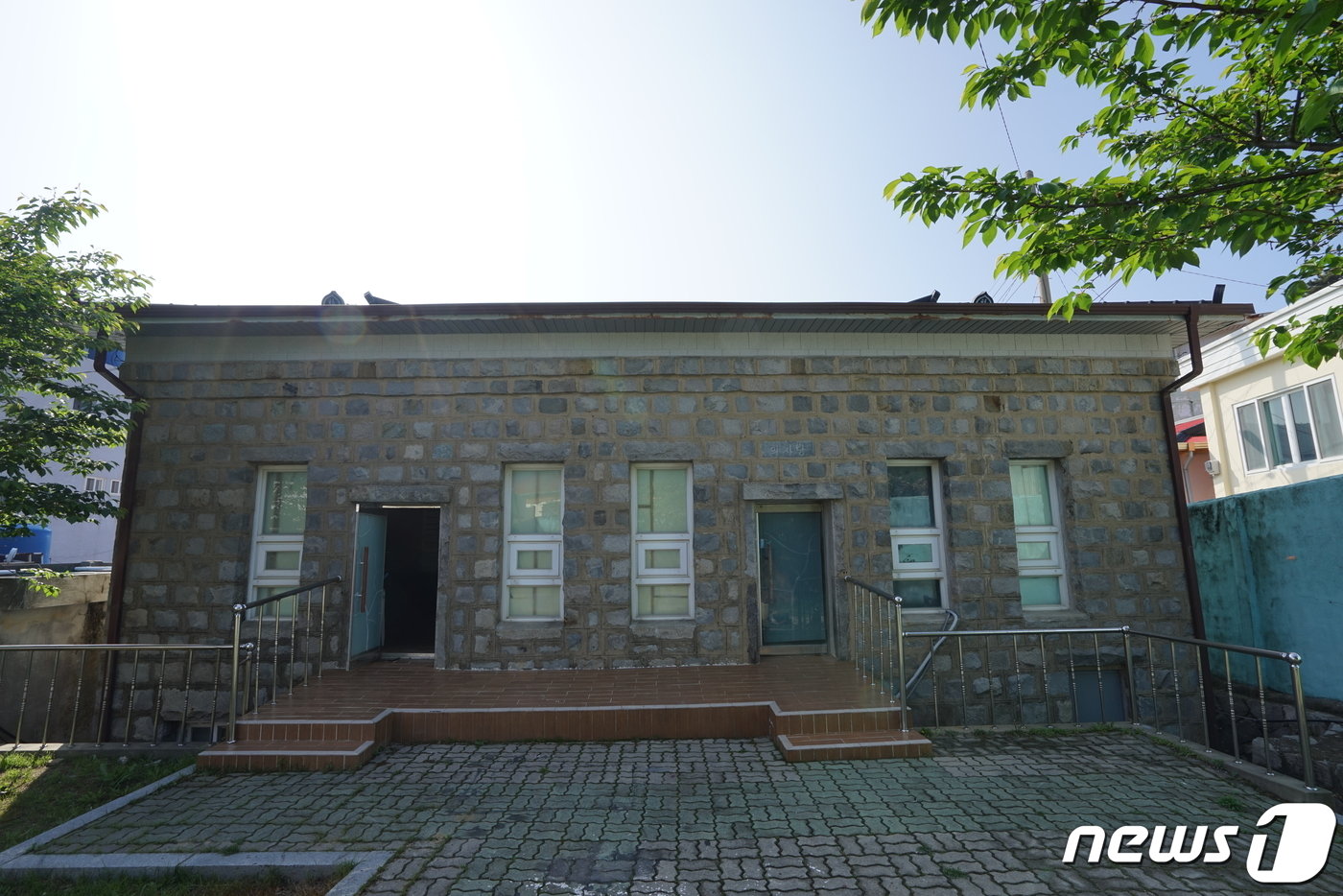 본문 이미지 - 삼산면 의사당 건물. (문화재청 제공) ⓒ 뉴스1