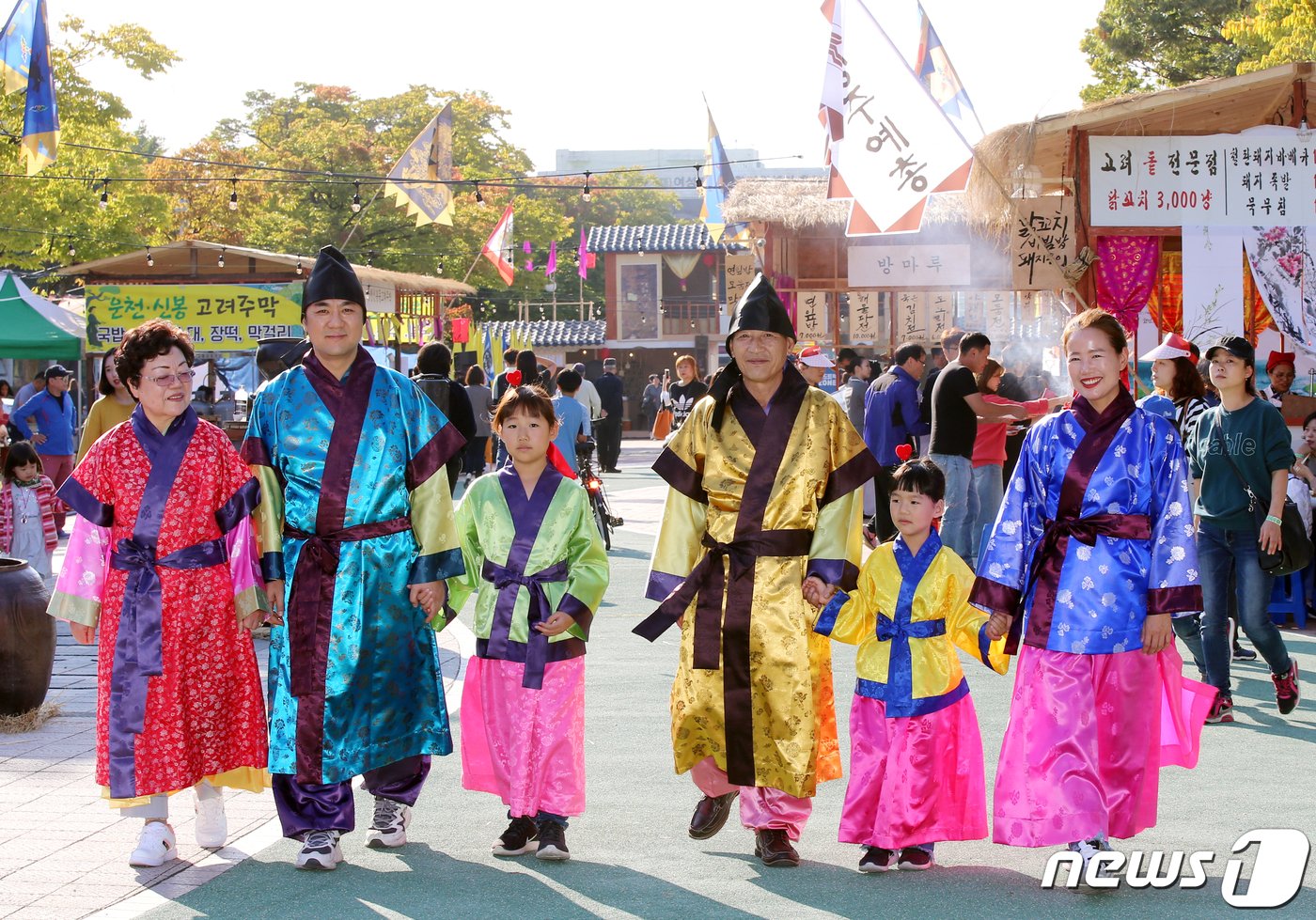 충북 청주시의 지역축제 &#39;직지문화제&#39; 한복 체험 모습.&#40;청주시 제공&#41;.2022.9.1/뉴스1