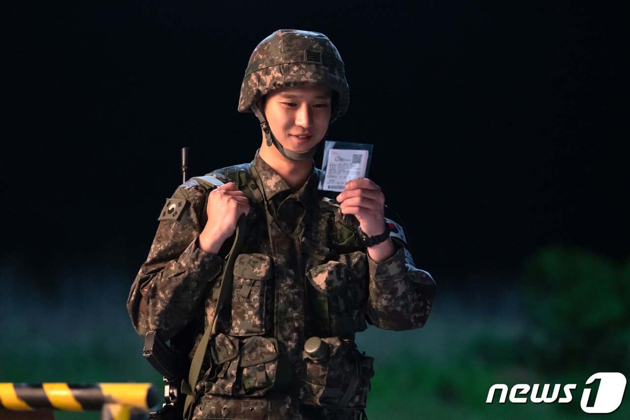 본문 이미지 - 영화 육사오(6/45) 스틸컷. 남한 병사 천우(고경표 분).