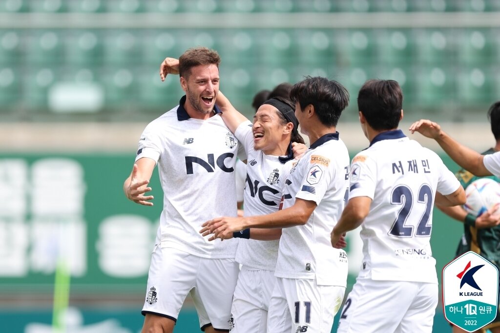 본문 이미지 - 서울 이랜드 까데나시 (한국프로축구연맹 제공)