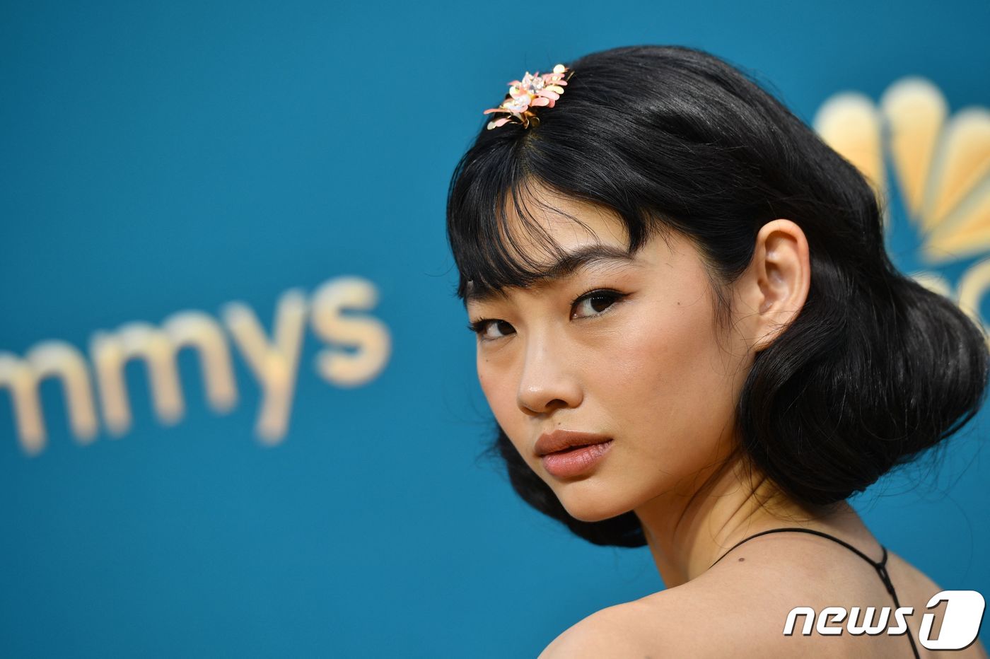 (AFP=뉴스1) 김진환 기자 = 배우 정호연이 12일(현지시간) 미 캘리포니아주 로스앤젤레스의 마이크로소프트 극장에서 열리는 제74회 에미상 시상식에 도착해 포토타임을 갖고 있다 …