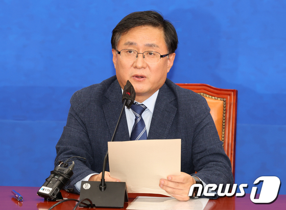김성환 "尹 순방서 한국 전기차 보조금 차별 문제 해결하고 오길" - Vimarsana News