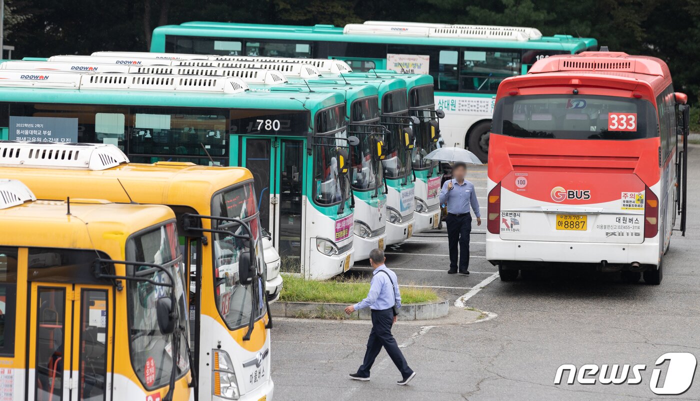본문 이미지 - 한국노총 경기도버스노조협의회가 오는 30일 총파업을 예고했다. 2022.9.13/뉴스1 ⓒ News1 이재명 기자