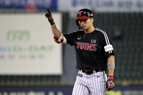 '오늘은 역전승' LG, 선두 KT 잡고 3연패 탈출…SSG, 한화 대파(종합)