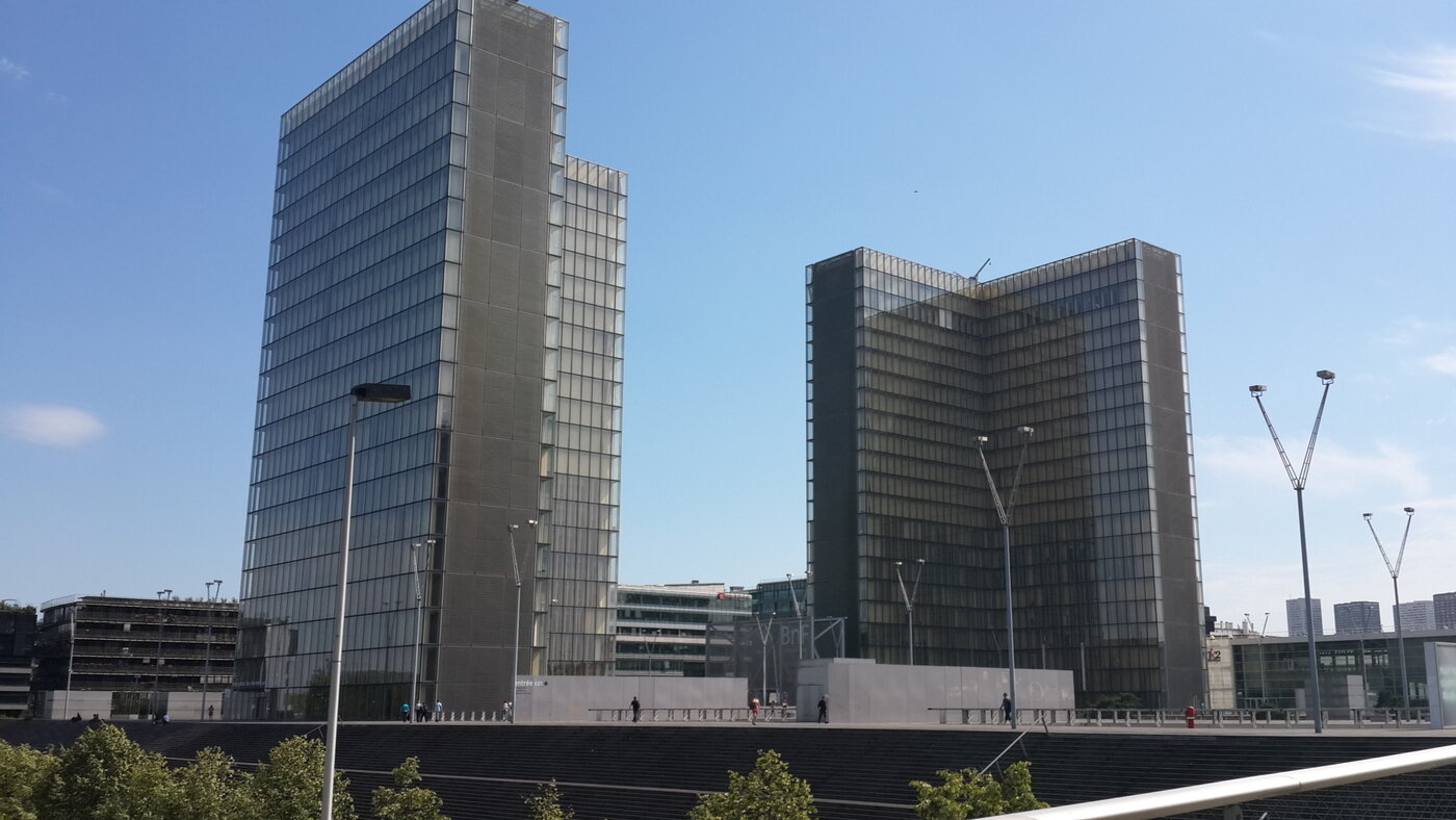 본문 이미지 - 프랑스 국립도서관(BnF) 전경. /사진출처=조성관 작가 