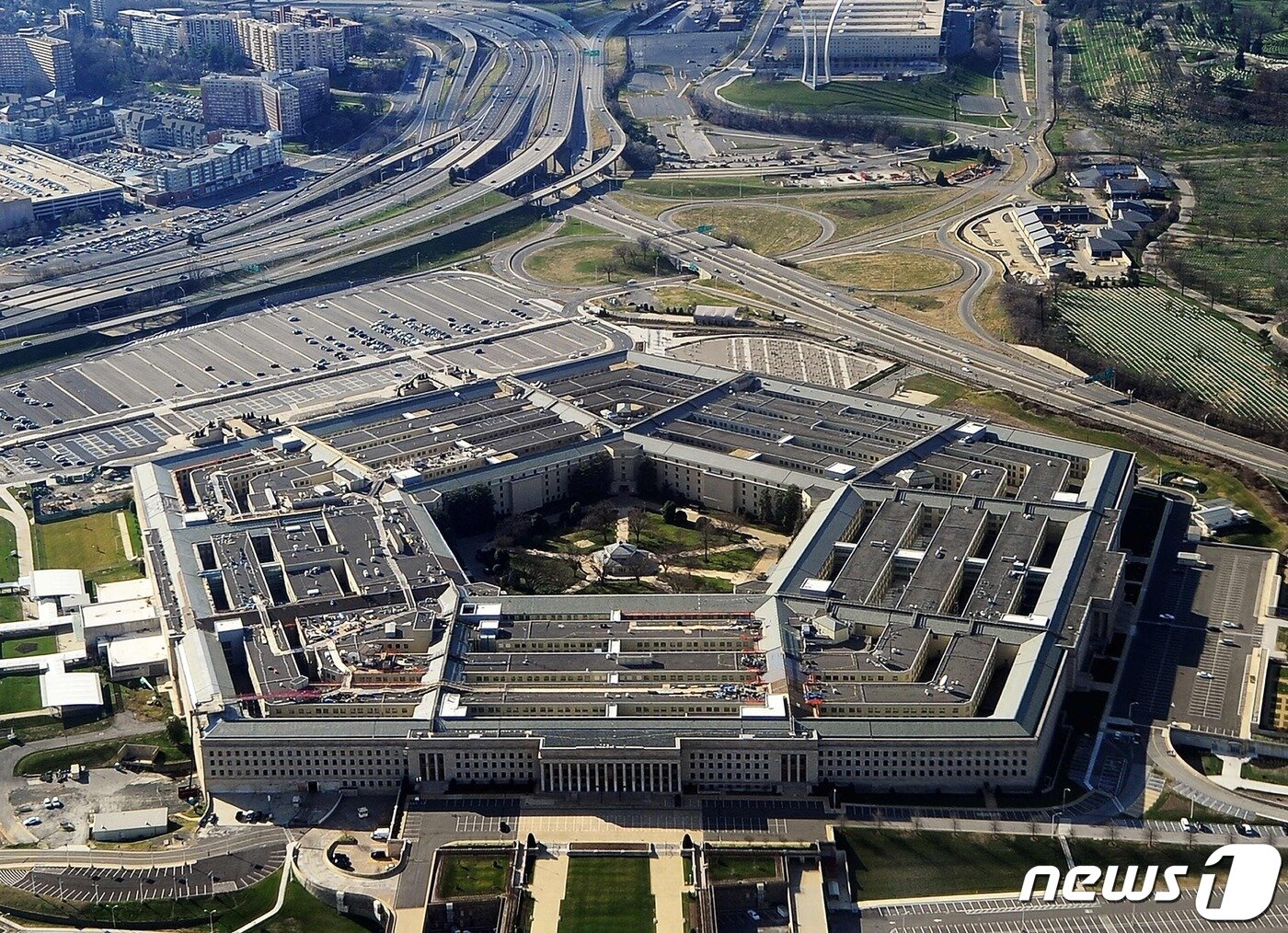 본문 이미지 - 미국 버지니아주 알링턴 소재 미 국방부 건물인 &#39;펜타곤&#39; 전경 ⓒ AFP=뉴스1 ⓒ News1