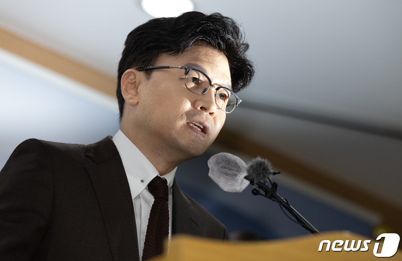 본문 이미지 - 한동훈 법무부 장관이 15일 오후 정부과천청사 법무부에서 열린 소아성기호증 아동성범죄자 치료감호 확대 추진 브리핑에서 설명을 하고 있다. 법무부는 소아성기호증 아동성범죄자에 대한 사후 치료감호제를 대폭 확대·강화하는 내용의 치료감호법 개정안을 추진한다. 2022.9.15/뉴스1 ⓒ News1 이재명 기자
