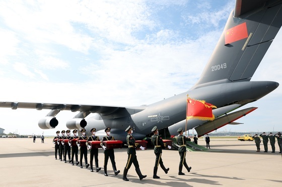 중국군 유해송환 3년만에 공개행사…中최신수송기 첫 투입(종합)