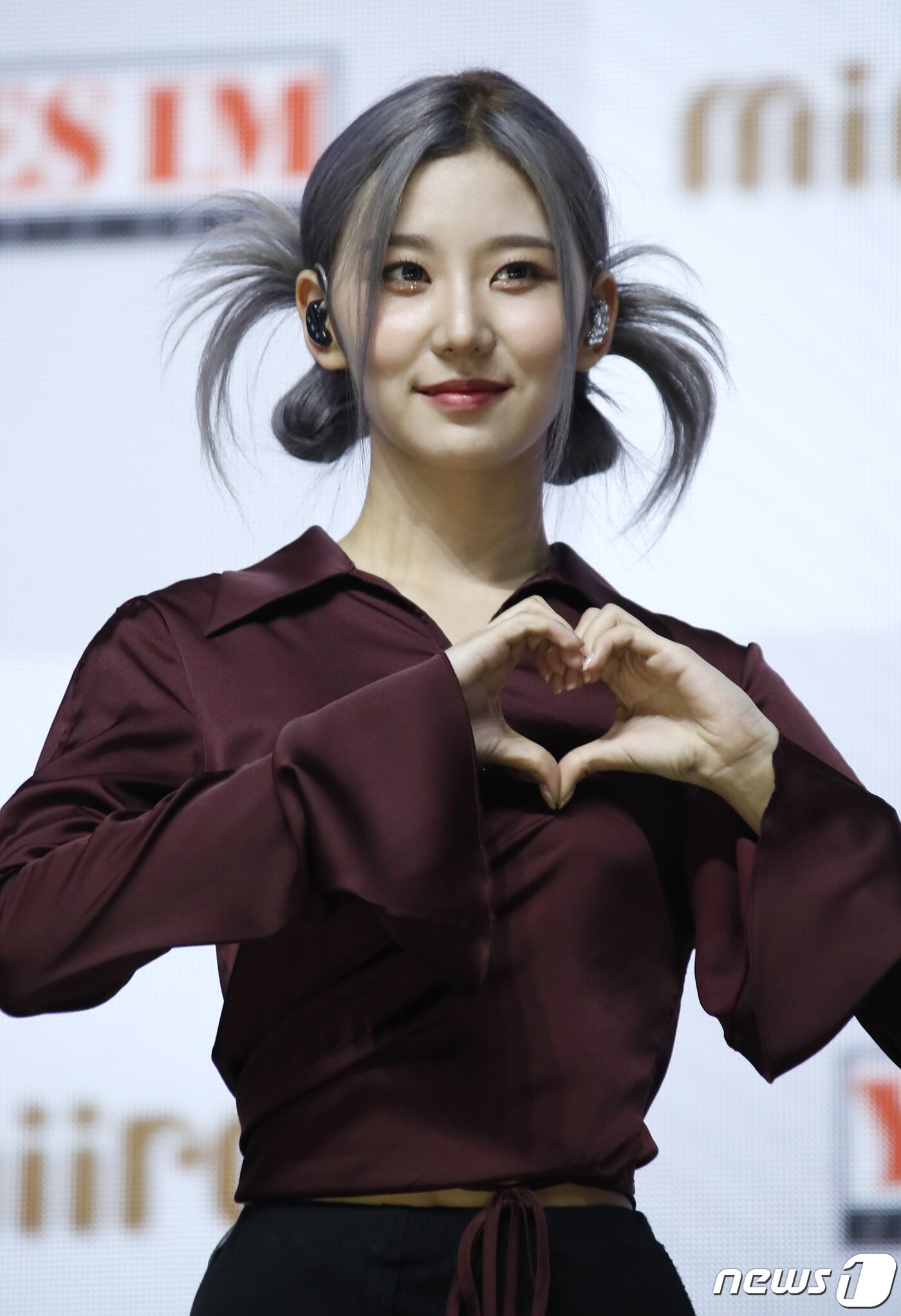 본문 이미지 - 그룹 미미로즈 한예원이 16일 오후 서울 광진구 예스24 라이브홀에서 가진 데뷔 앨범 '어썸(AWESOME)‘ 발매 기념 쇼케이스에서 포즈를 취하고 있다. 2022.9.16/뉴스1 ⓒ News1 권현진 기자