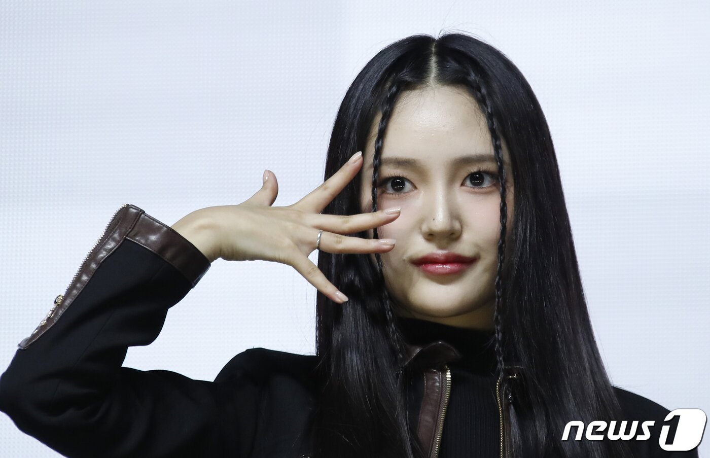 본문 이미지 - 그룹 미미로즈 서윤주가 16일 오후 서울 광진구 예스24 라이브홀에서 가진 데뷔 앨범 '어썸(AWESOME)‘ 발매 기념 쇼케이스에서 포즈를 취하고 있다. 2022.9.16/뉴스1 ⓒ News1 권현진 기자