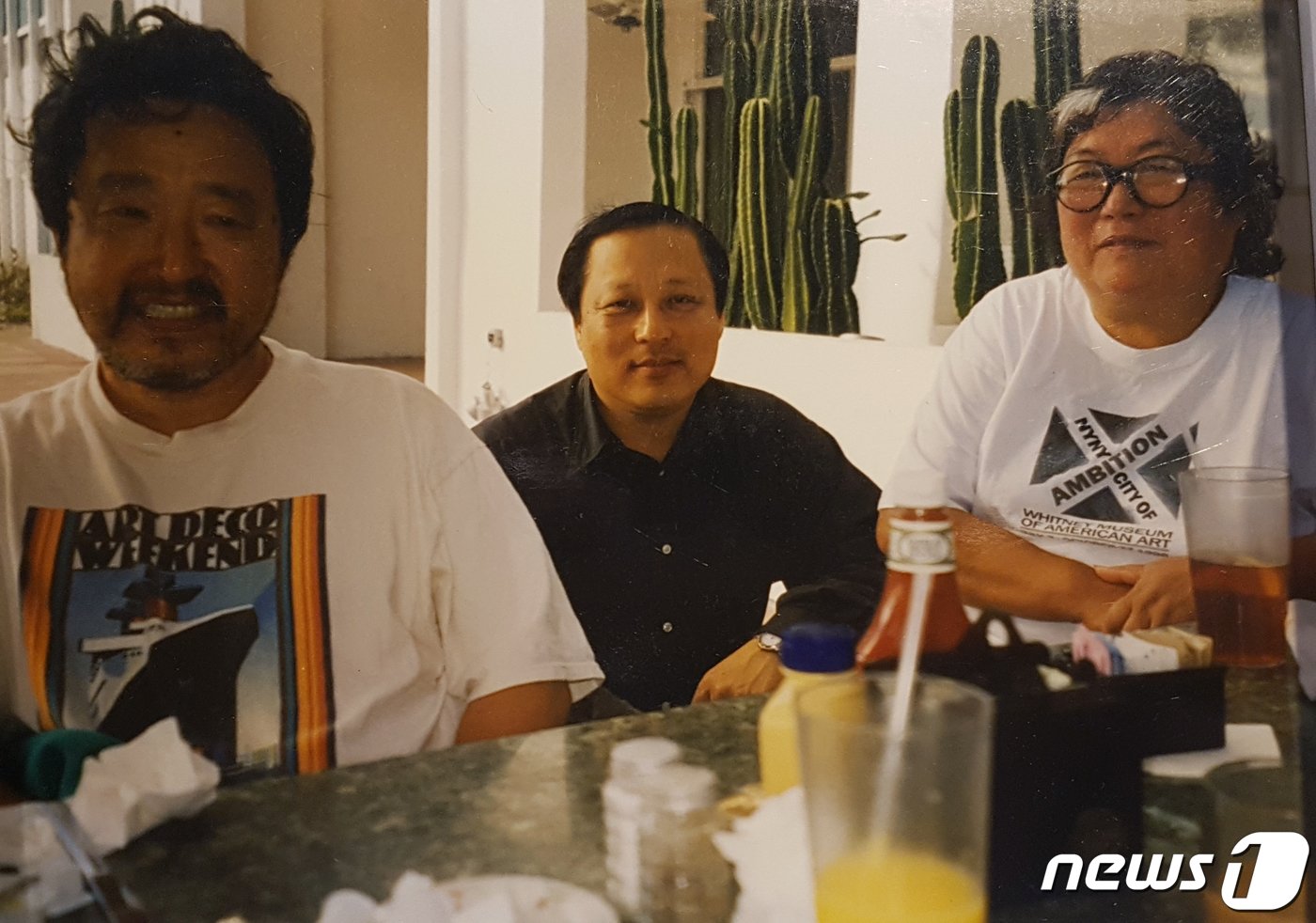 본문 이미지 - 왼쪽부터 백남준,김양수,구보타 시게코(두손갤러리 제공)