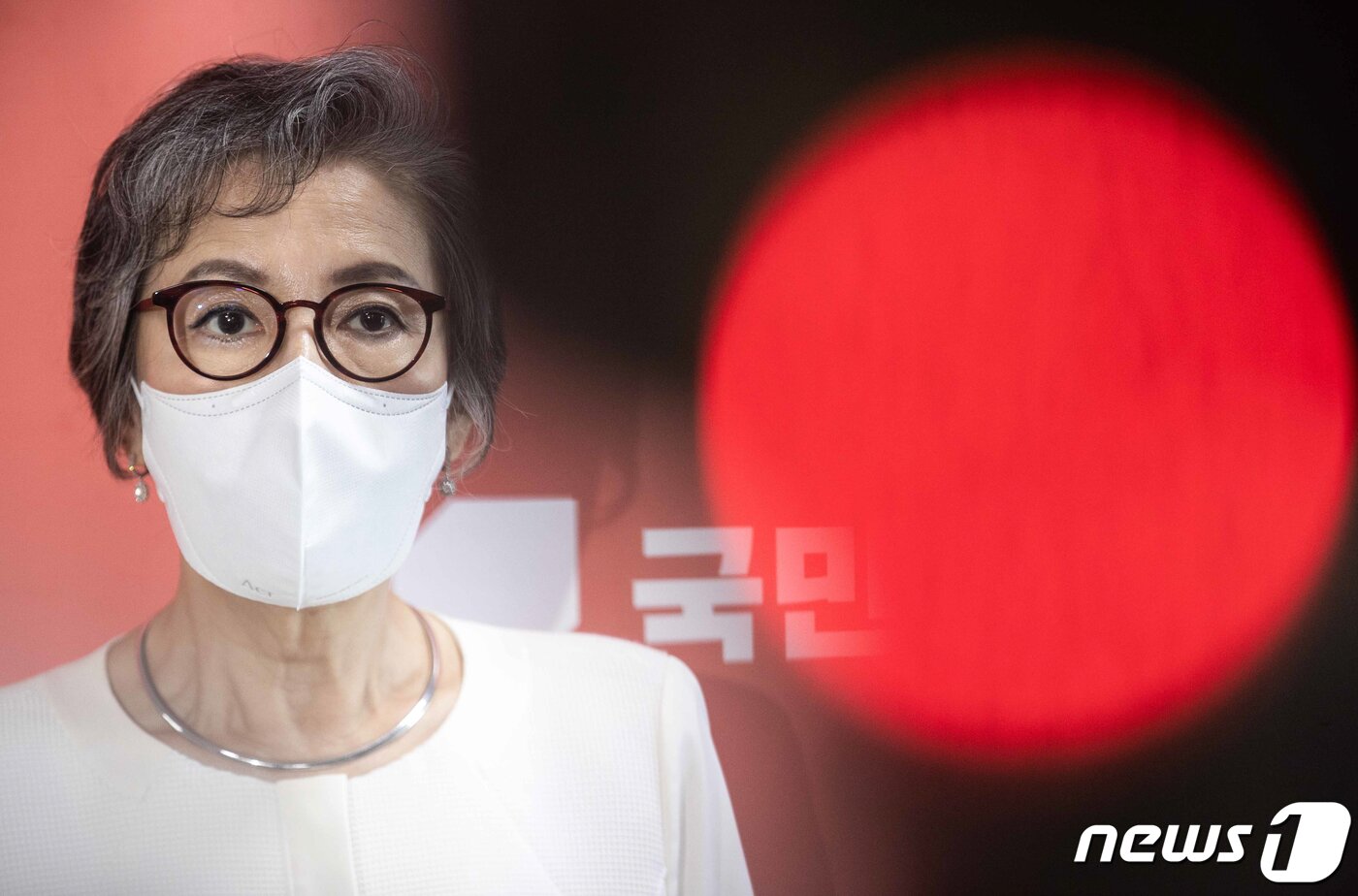 본문 이미지 - 이양희 국민의힘 윤리위원장이 18일 오후 서울 여의도 국회에서 열린 이준석 전 국민의힘 대표 추가 징계여부 관련 긴급회의에 앞서 브리핑을 하고 있다. (공동취재) 2022.9.18/뉴스1 ⓒ News1 허경 기자