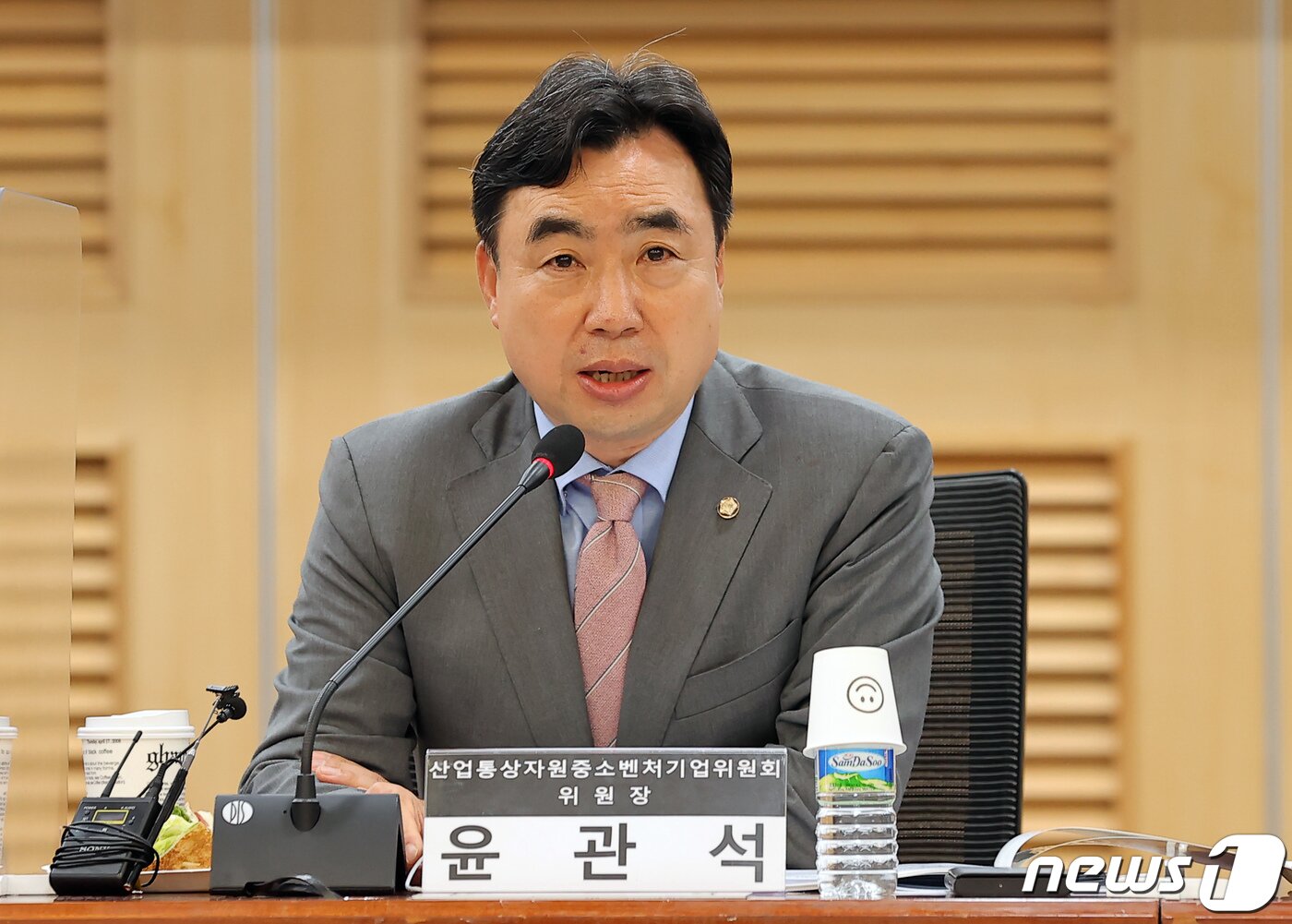 본문 이미지 - 윤관석 국회 산업통상자원중소벤처기업위원장이 20일 서울 여의도 국회 의원회관에서 열린 ‘한미 경제안보동맹 이대로 좋은가? 미국 인플레이션 감축법의 쟁점과 대응’ 세미나에서 인사말을 하고 있다. (공동취재) 2022.9.20/뉴스1 ⓒ News1 유승관 기자