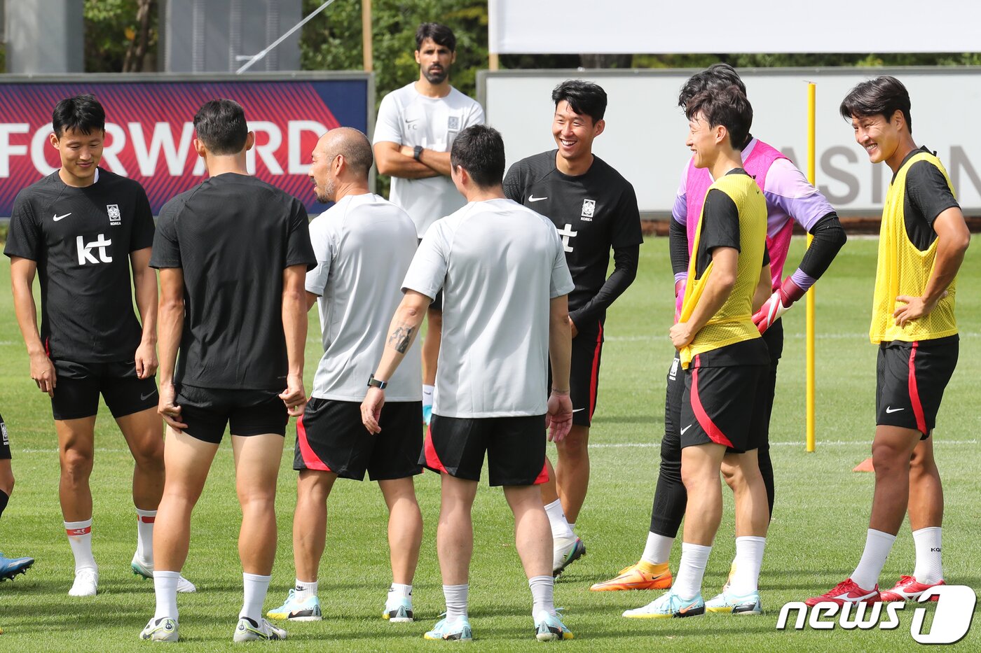 본문 이미지 - 대한민국 축구대표팀이 20일 오전 경기 파주 국가대표 트레이닝센터(NFC)에서 훈련을 하고 있다. 2022.9.20/뉴스1 ⓒ News1 이광호 기자