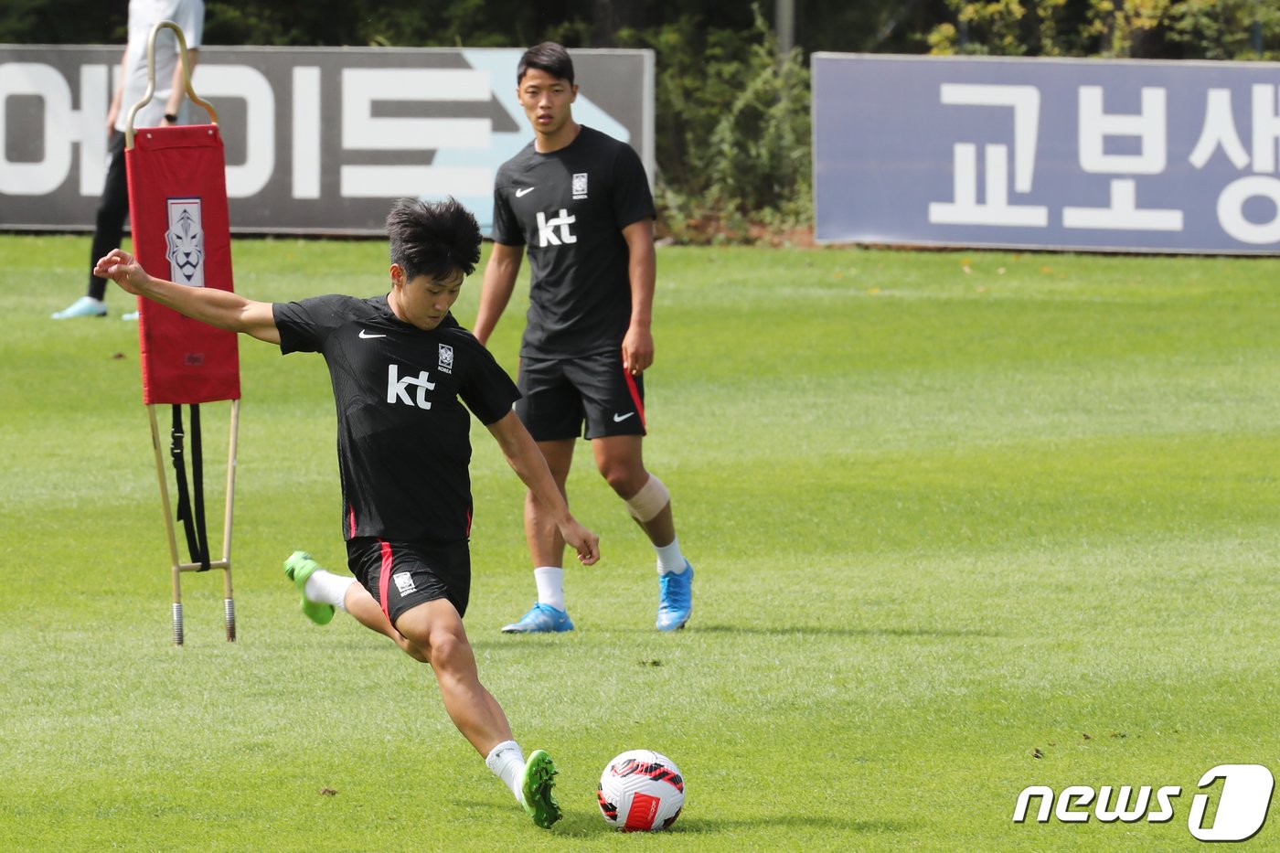 대한민국 축구대표팀 이강인이 20일 오전 경기 파주 국가대표 트레이닝센터&#40;NFC&#41;에서 훈련을 하고 있다. . 2022.9.20/뉴스1 ⓒ News1 이광호 기자