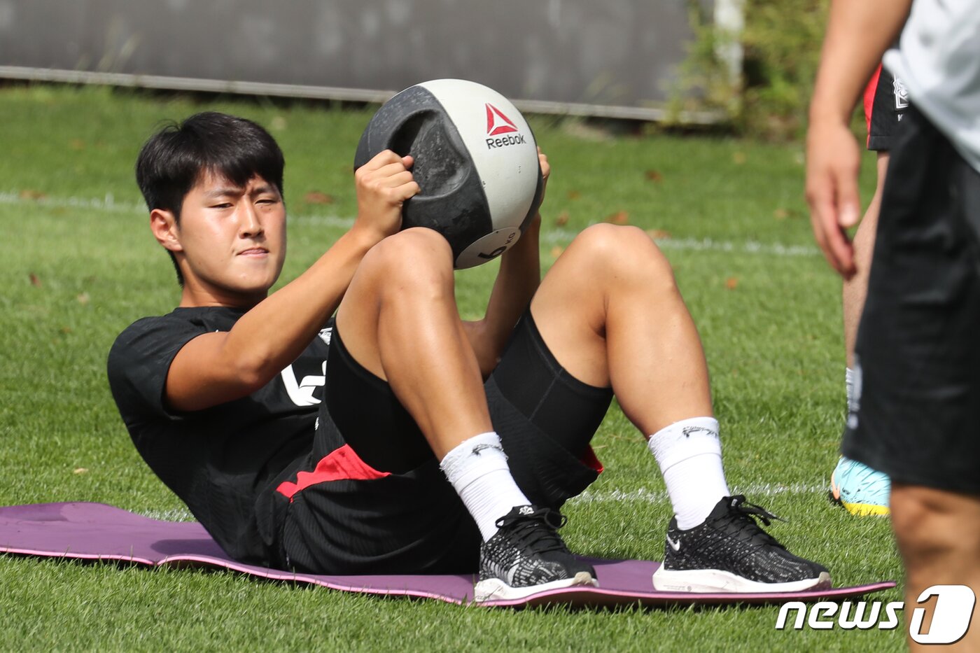본문 이미지 - 대한민국 축구대표팀 이강인이 20일 오전 경기 파주 국가대표 트레이닝센터(NFC)에서 훈련을 하고 있다. 2022.9.20/뉴스1 ⓒ News1 이광호 기자