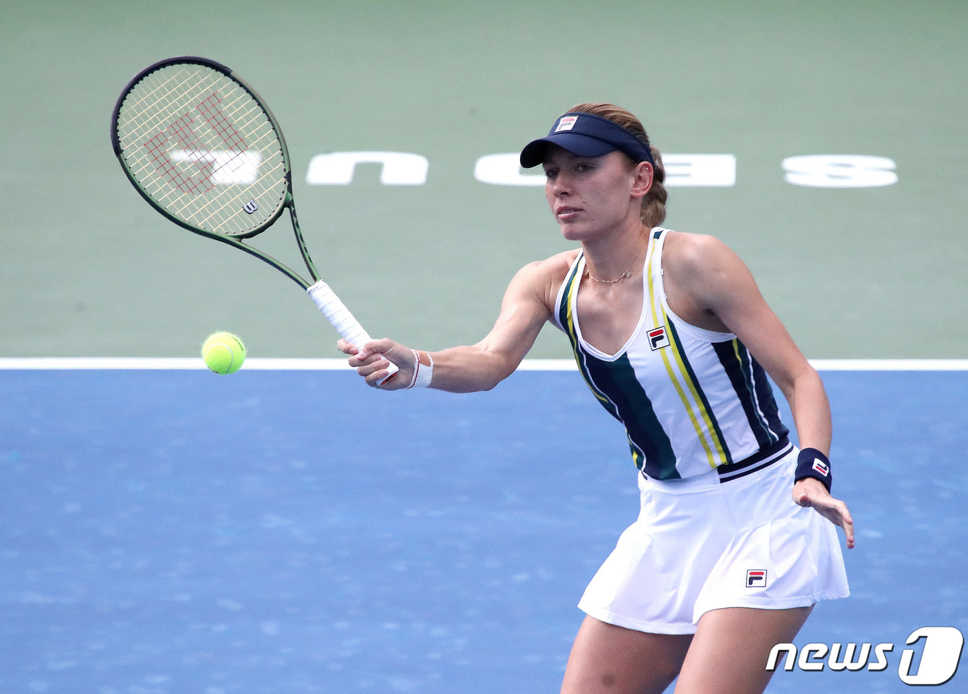 (서울=뉴스1) 임세영 기자 = 에카테리나 알렉산드로바(28위·러시아)가 20일 서울 송파구 올림픽공원 테니스경기장에서 열린 2022 하나은행 WTA 투어 코리아오픈에서 경기를 하 …