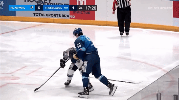 본문 이미지 - 일본 선수와 격한 몸싸움을 벌이는 남희두. (온더스포츠 갈무리)