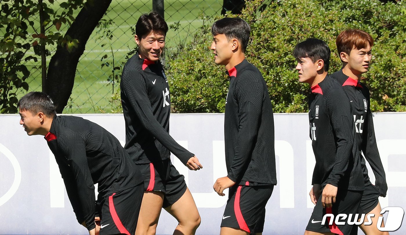 대한민국 축구대표팀 황의조 등이 21일 오전 경기 파주 국가대표 트레이닝센터&#40;NFC&#41;에서 훈련을 하고 있다. 대한민국 축구대표팀은 오는 23일 고양종합운동장에서 코스타리카와 맞대결을 펼친 뒤, 27일 서울월드컵경기장에서 카메룬을 상대한다. 2022.9.21/뉴스1 ⓒ News1 이동해 기자