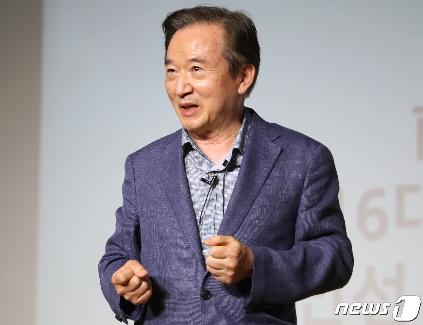 본문 이미지 - 강운태 전 광주시장이 21일 광주 서구 5·18기념문화센터 대동홀에서 '5·18민주화운동과 광주'라는 주제로 강의하고 있다. 2022.9.21/뉴스1 ⓒ News1 이수민 기자